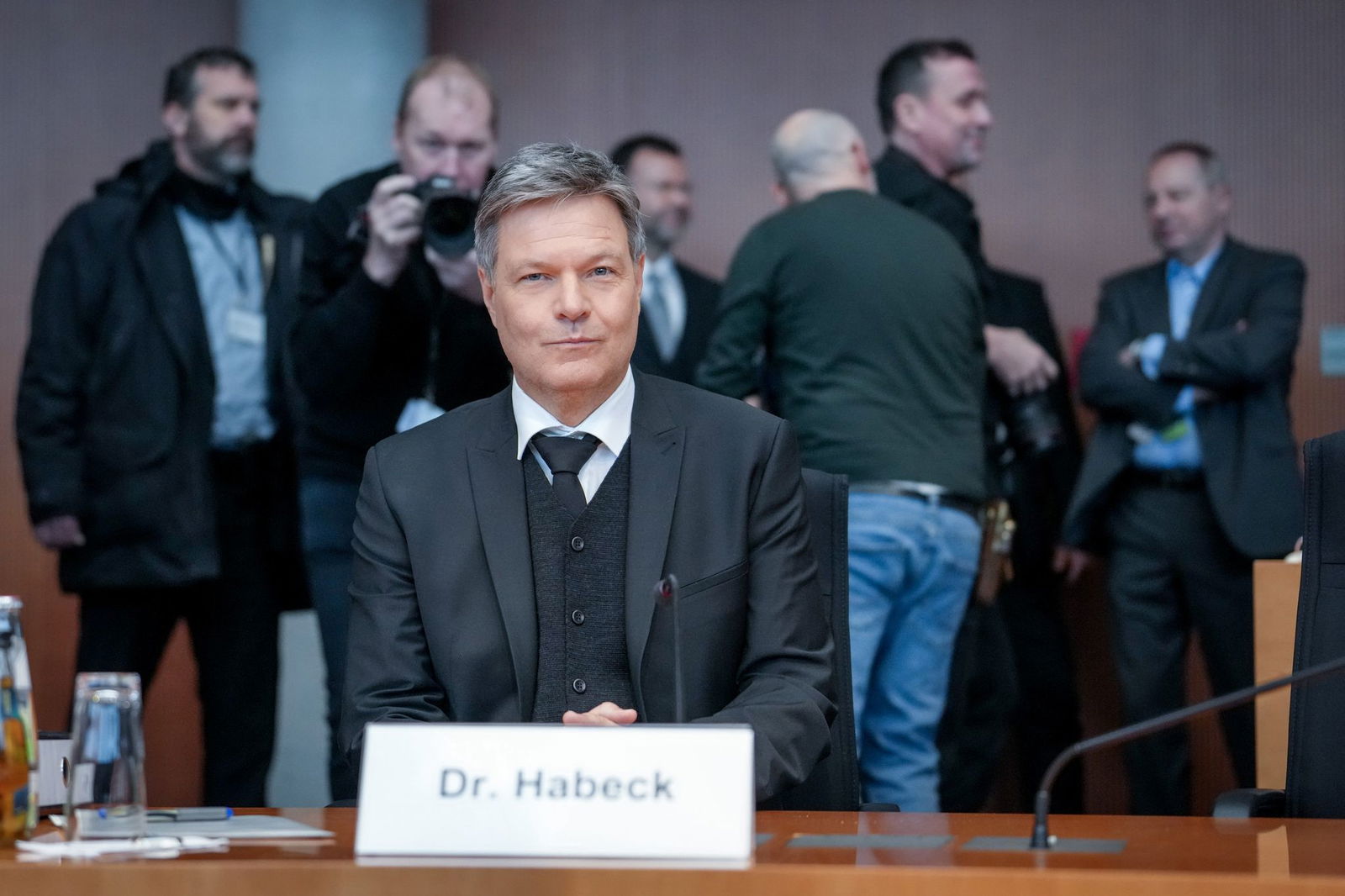 Habeck gab sich im Ausschuss kämpferisch.