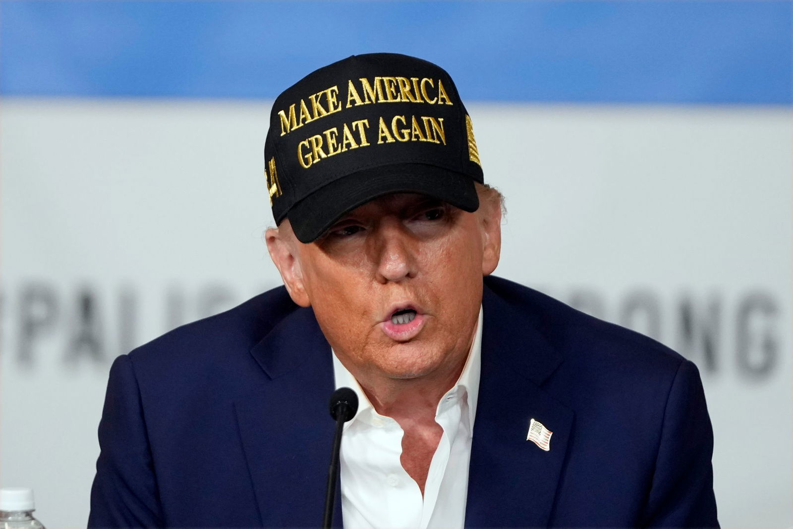 Trump ordnet Stopp von Auslandshilfen an. 