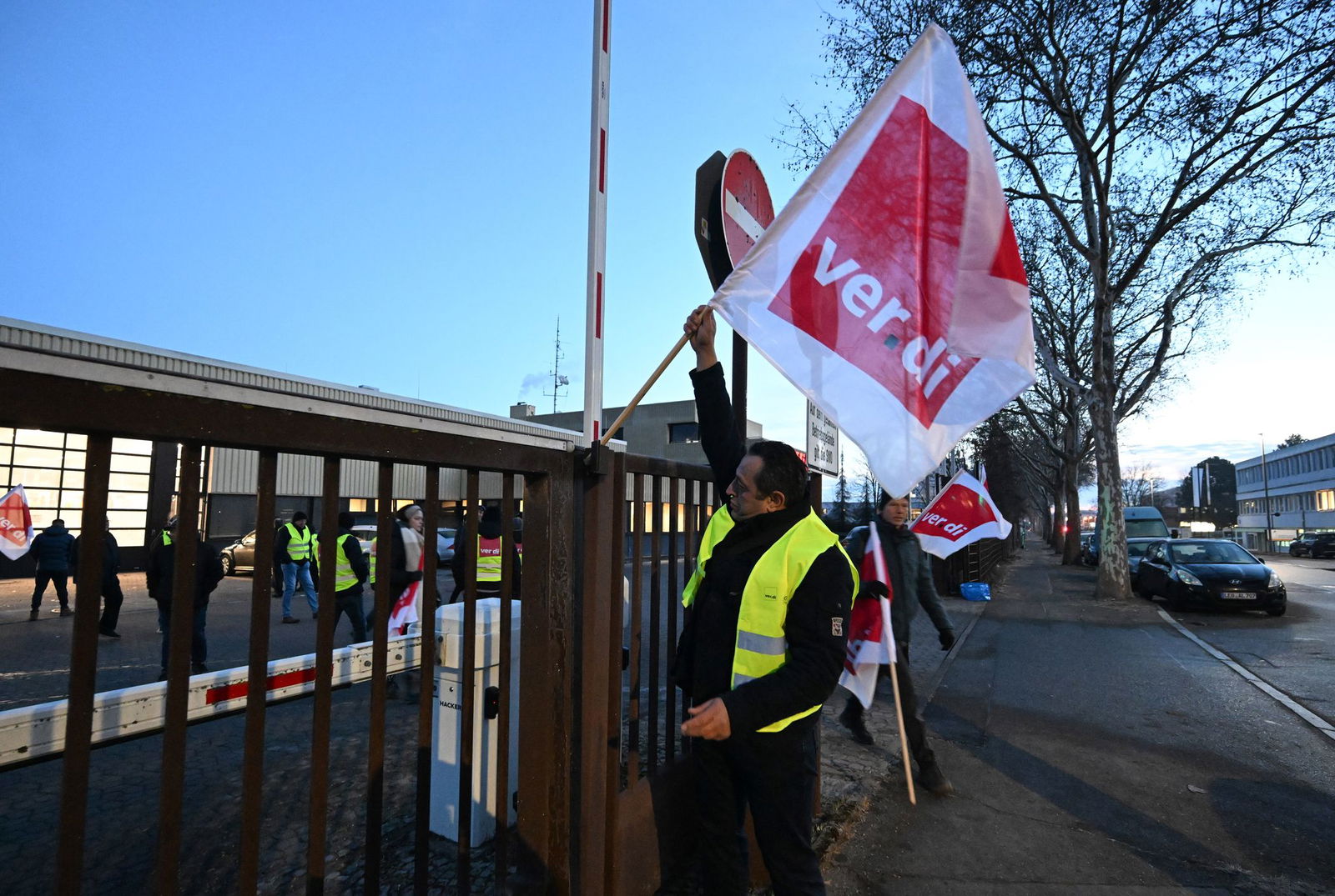 Die Warnstreiks im privaten Omnibusgewerbe gehen weiter.