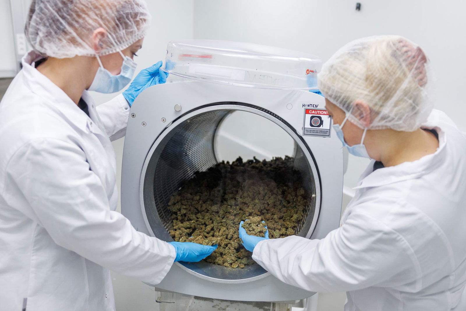 Der rheinland-pfälzische Gesundheitsminister Clemens Hoch (SPD) sieht eine deutliche Zunahme des Missbrauchs von Medizinalcannabis über das Internet. (Symbolbild)