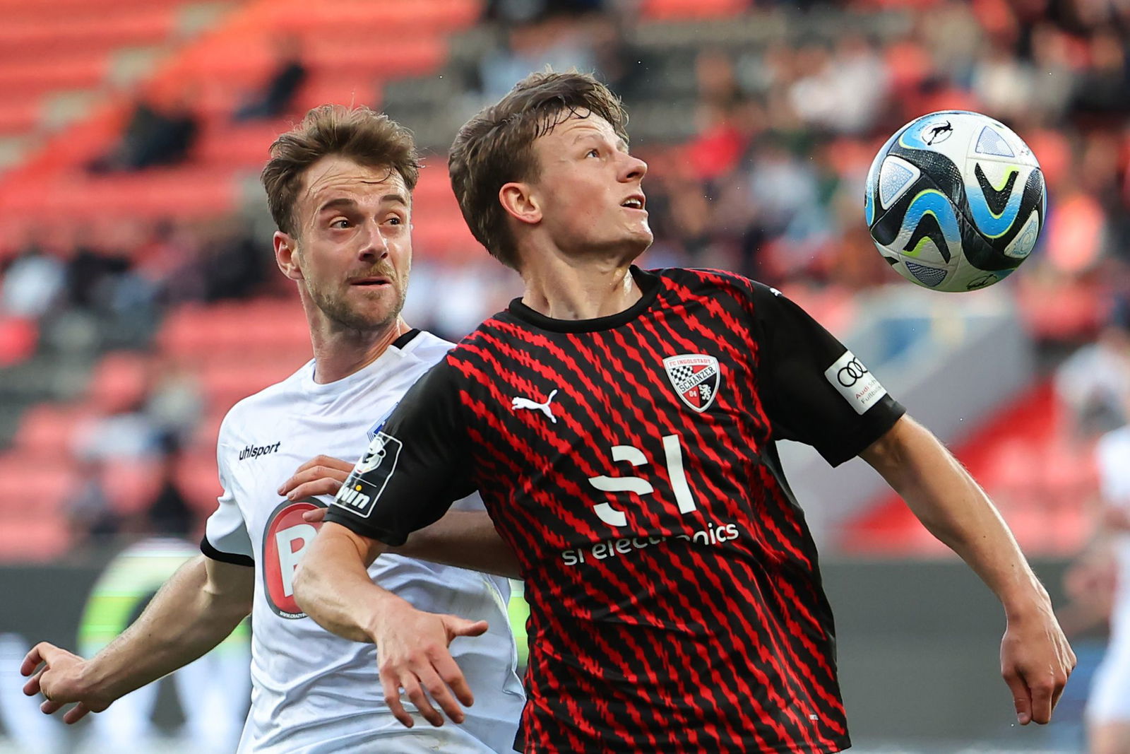 Lukas Klünter (l.) verursachte in Köln den entscheidenden Foulelfmeter.