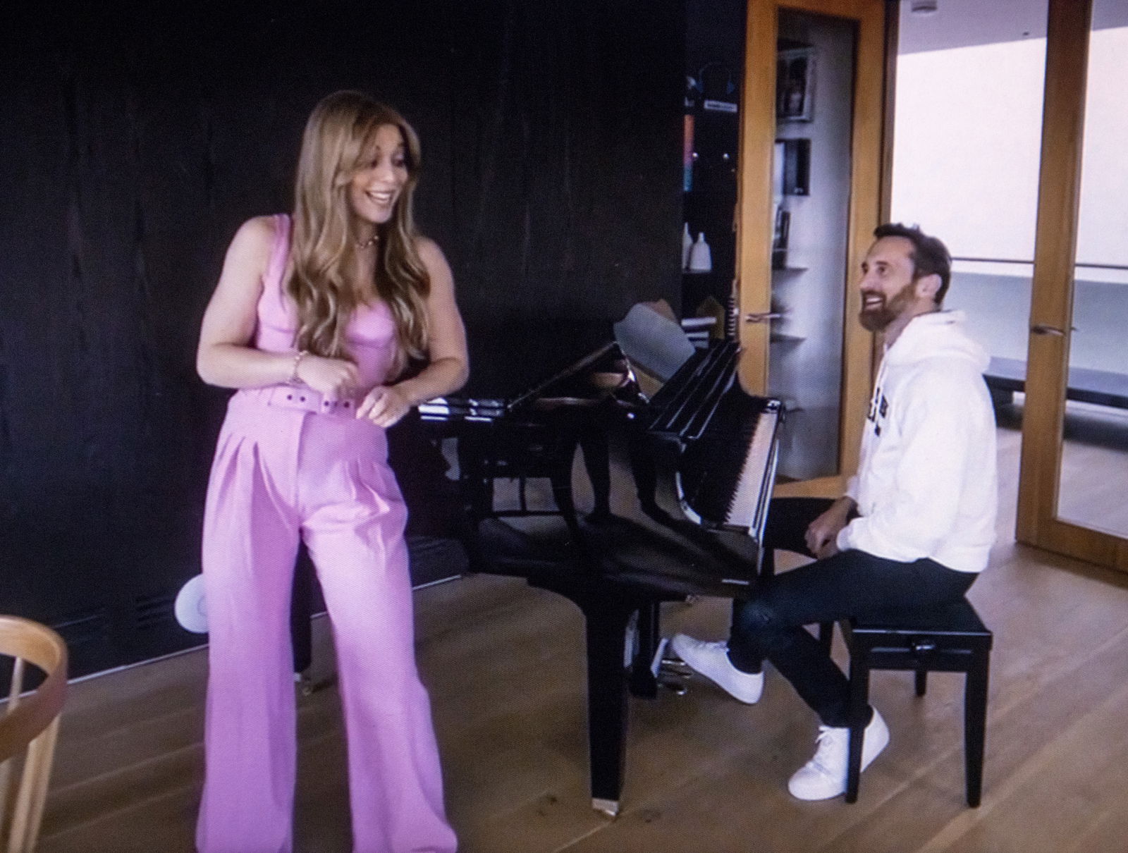 David Guetta and Becky Hill im Studio