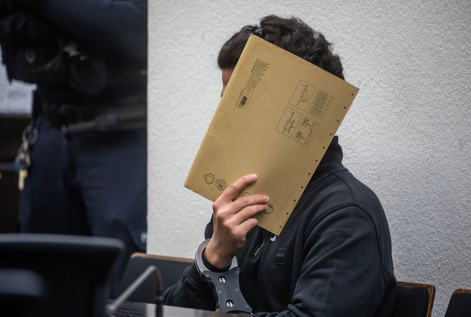 Laut Anklage wurden mindestens sieben Schüsse abgegeben. Eine Frau wurde verletzt. (Archivbild)