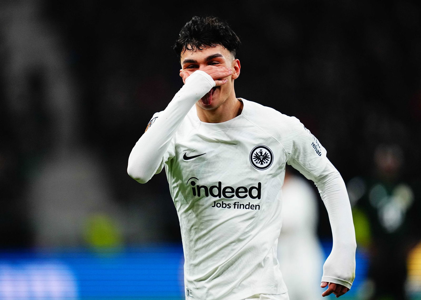 Frankfurts Can Uzun erzielte die Führung gegen Budapest.