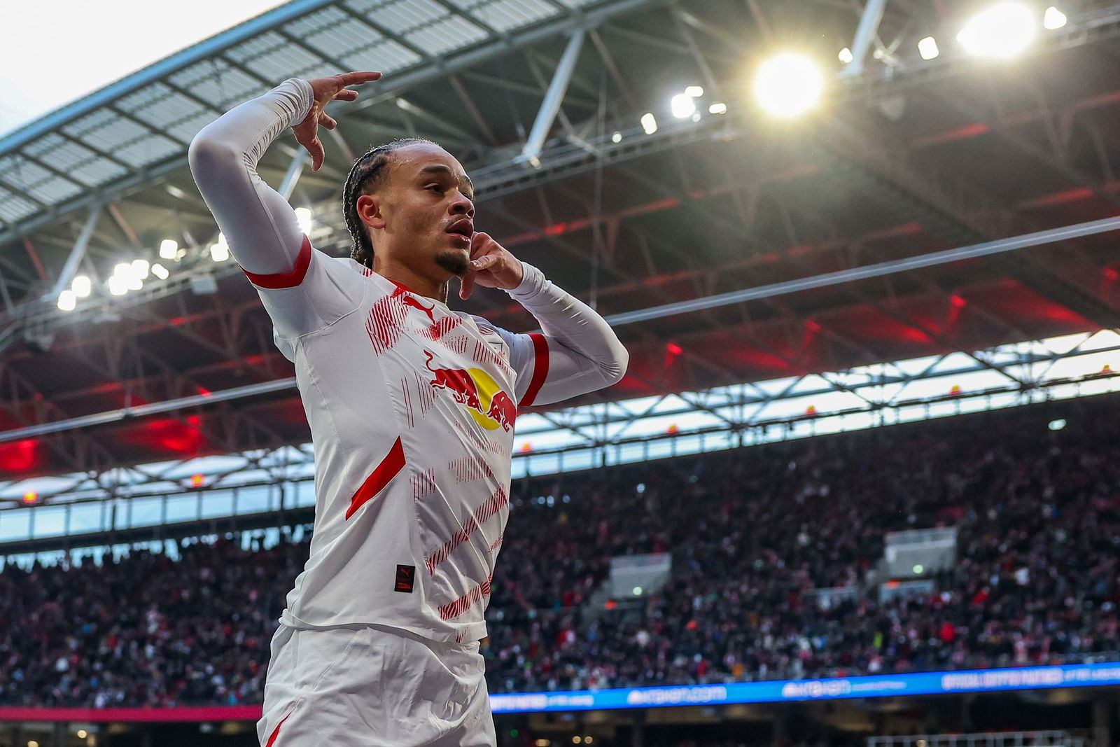 Xavi Simons jubelt nach seinem ersten Tor gegen Bremen.