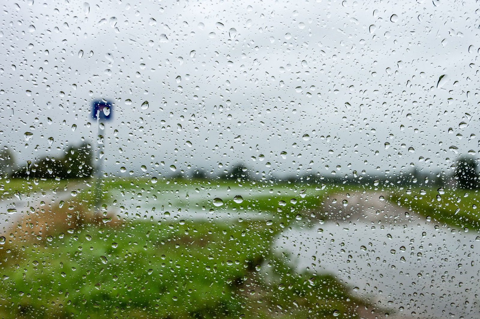 Die Pegelstände an Rhein, Mosel, Saar und Sauer steigen. Experten warnen vor Hochwasser. (Symbolbild)