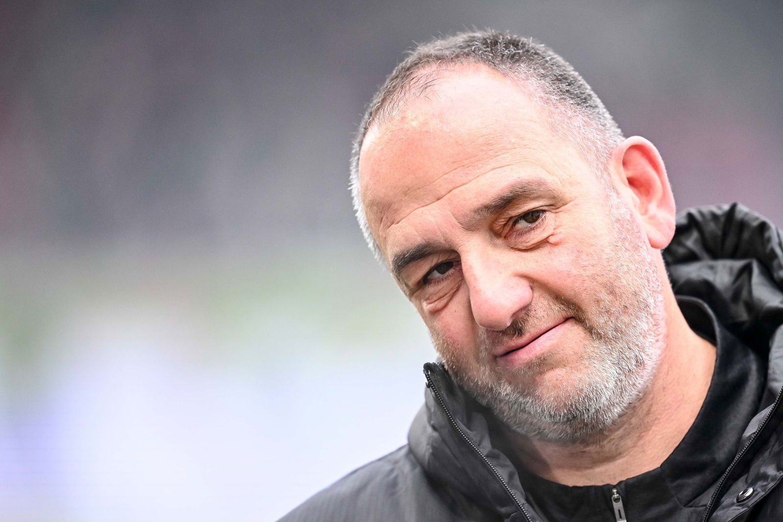 Heidenheims Trainer Frank Schmidt hofft beim FC Augsburg auf eine Reaktion seiner Mannschaft.