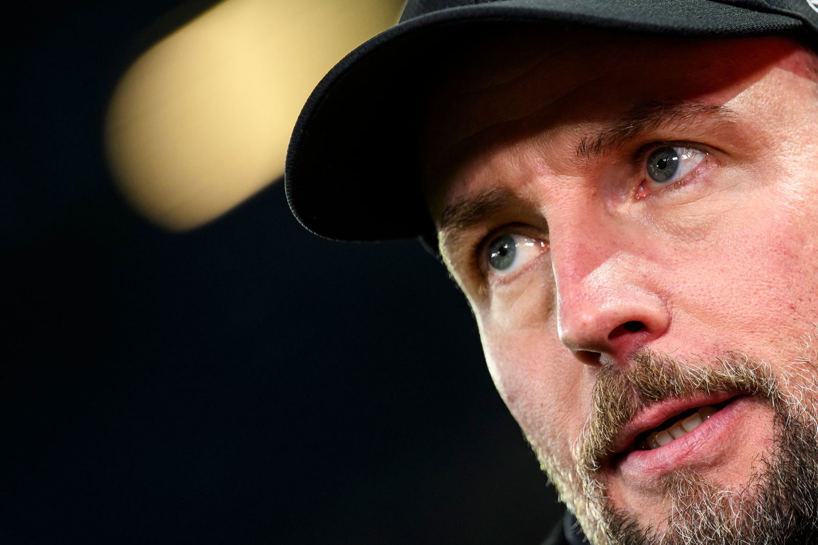 VfB-Trainer Sebastian Hoeneß warnt eindringlich vor Leipzigs Offensiv-Ass Xavi Simons.