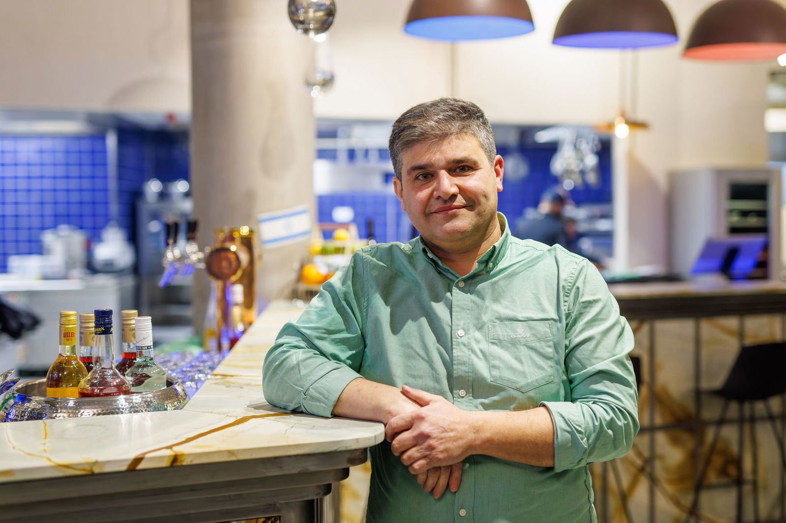 Es gibt schon seit längerem Drohungen und Boykottaufrufe - dennoch eröffnet der Freiburger Gastronom Billal Aloge ein israelisches Restaurant. 