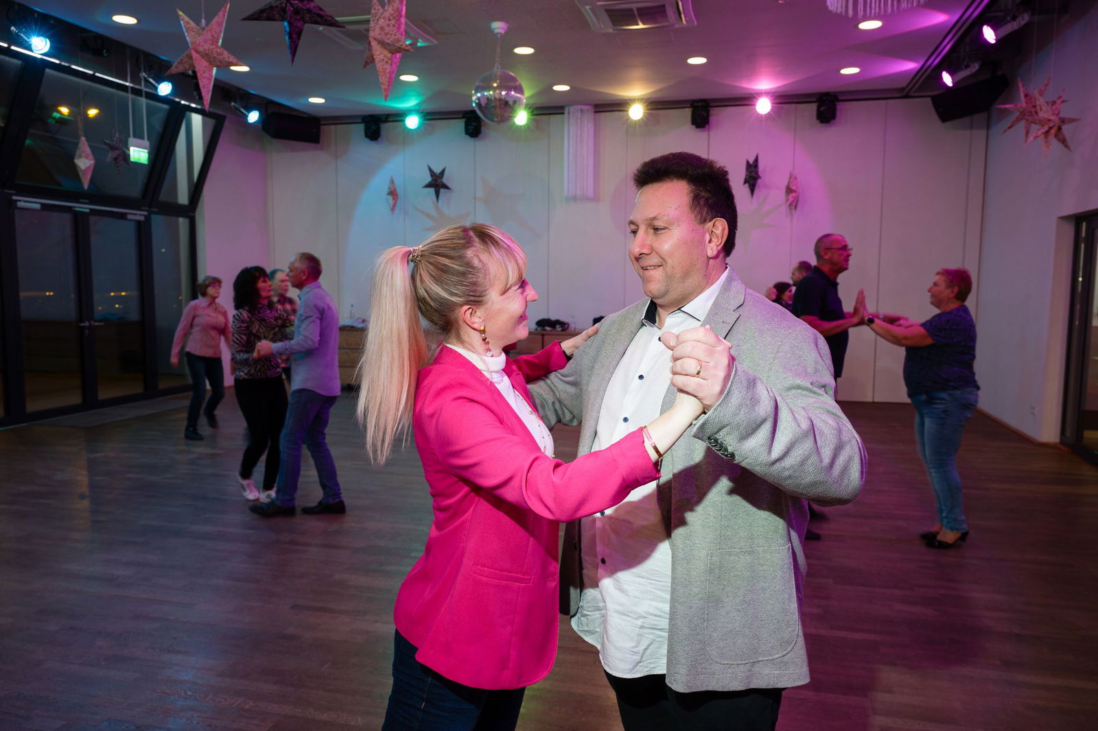 Wenn getanzt wird, muss gezahlt werden. Bislang richteten sich die Gebühren für die Gema nach der Größe der Säle, jetzt geht es nach Umsatz. 