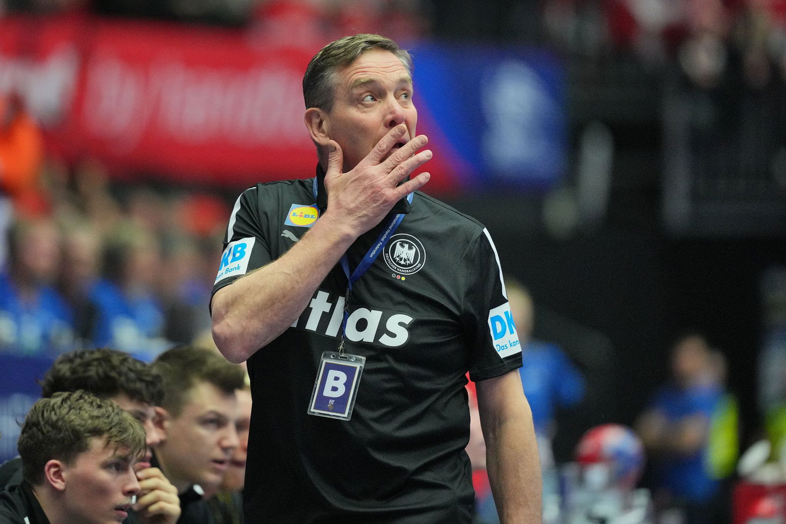 Für Bundestrainer Alfred Gislason geht die Handball-WM jetzt erst richtig los.