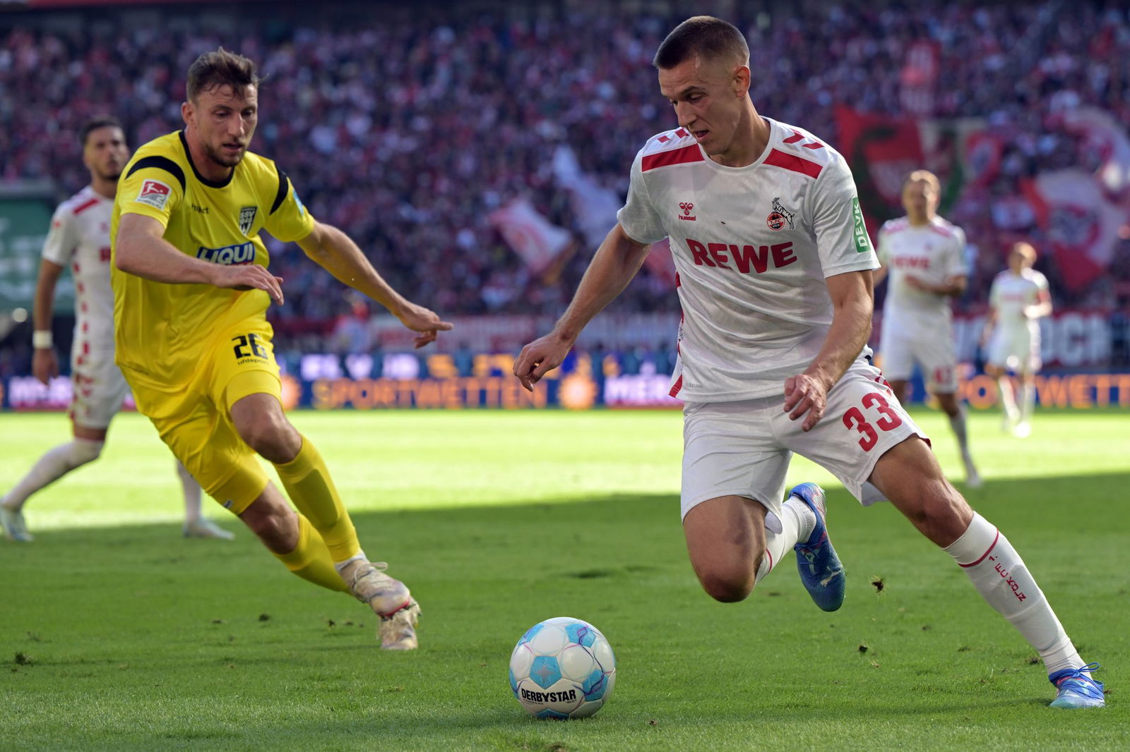 Philipp Maier (l) trägt zukünftig das Trikot von 1860 München.