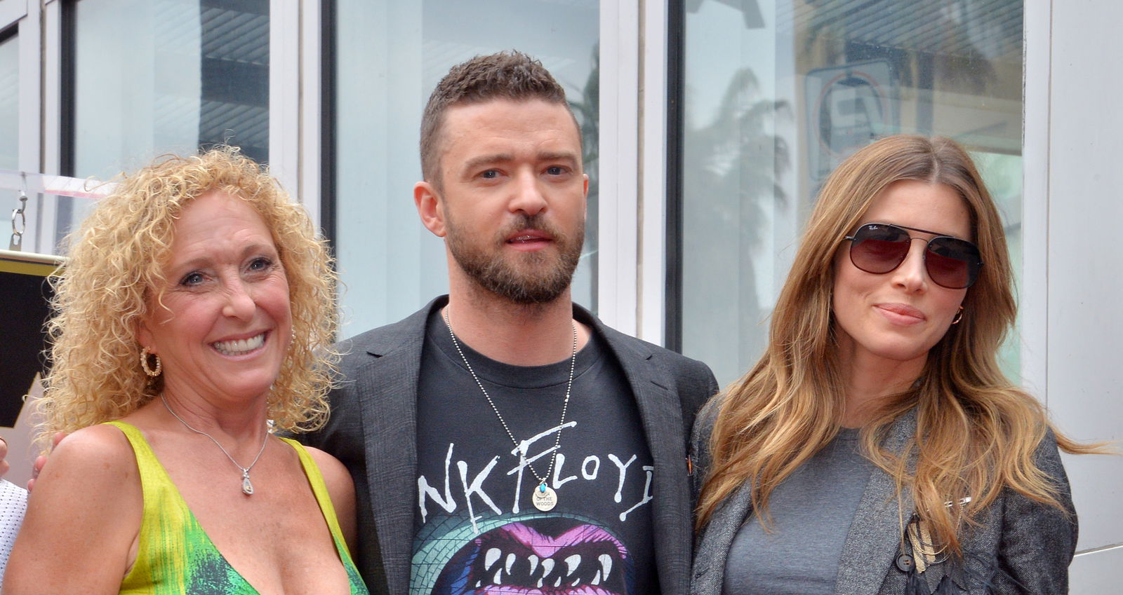 Justin Timberlake mit seiner Mutter Lynn Harless und seiner Ehefrau Jessica Biel 