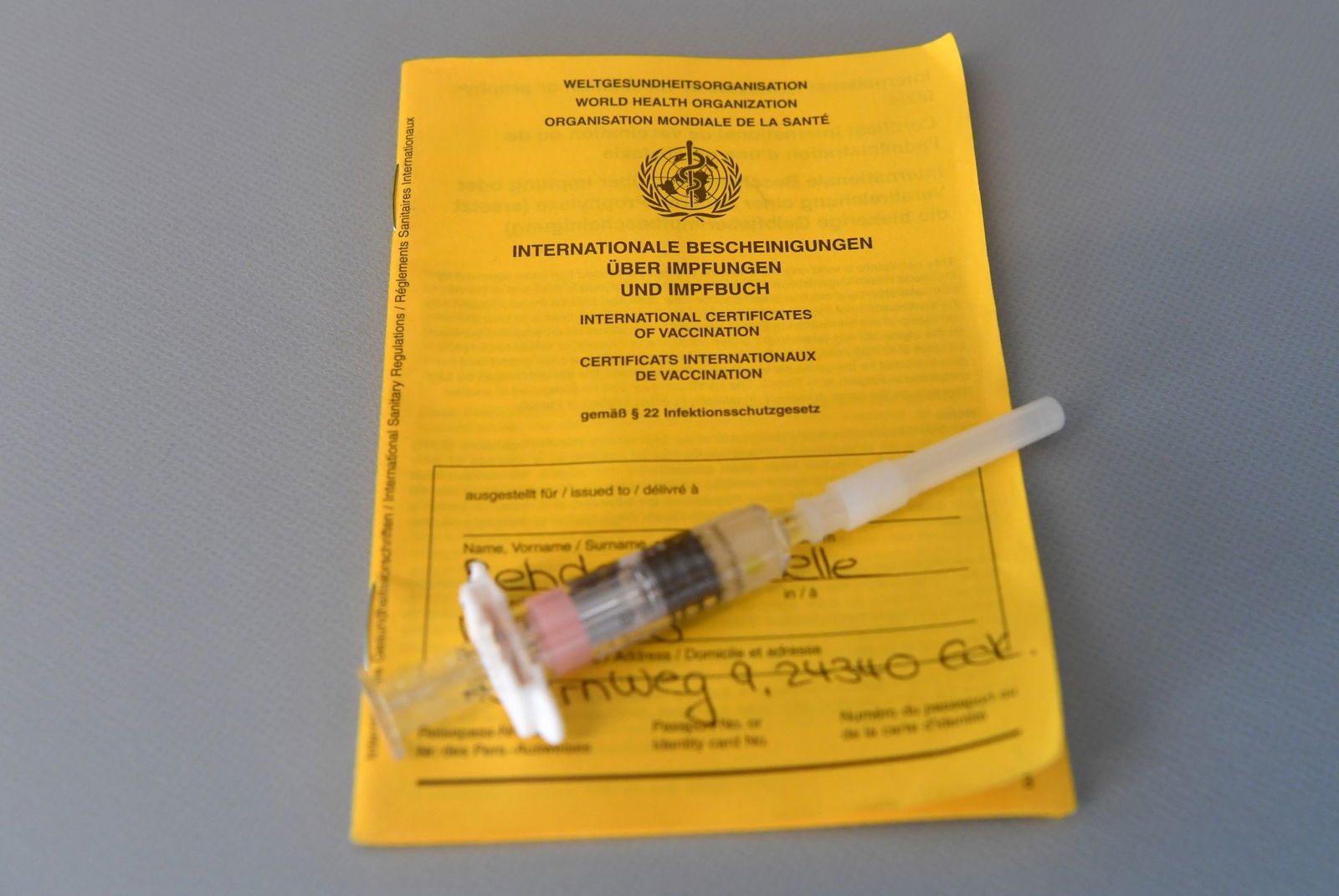 Für Kinder werden im ersten Lebensjahr drei Impfstoffdosen empfohlen. (Symbolbild)