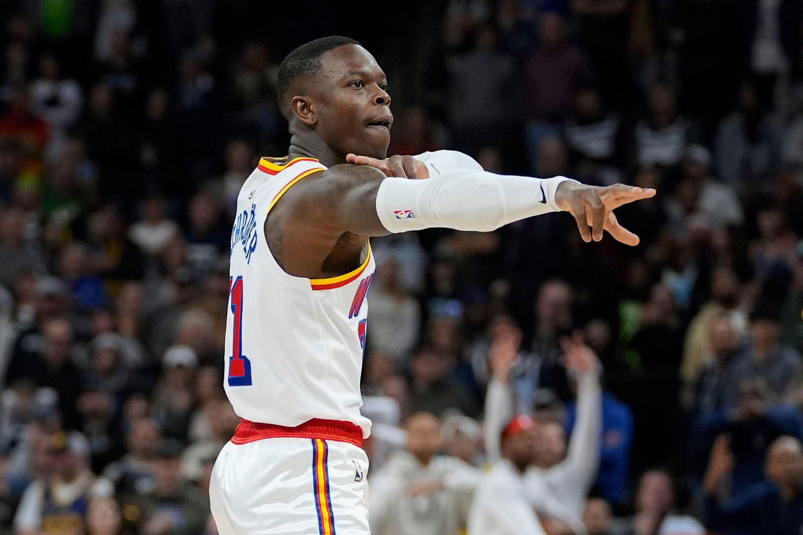 Dennis Schröder erzielte beim knappen Sieg der Golden State Warriors bei den Minnesota Timberwolves zwölf Punkte.