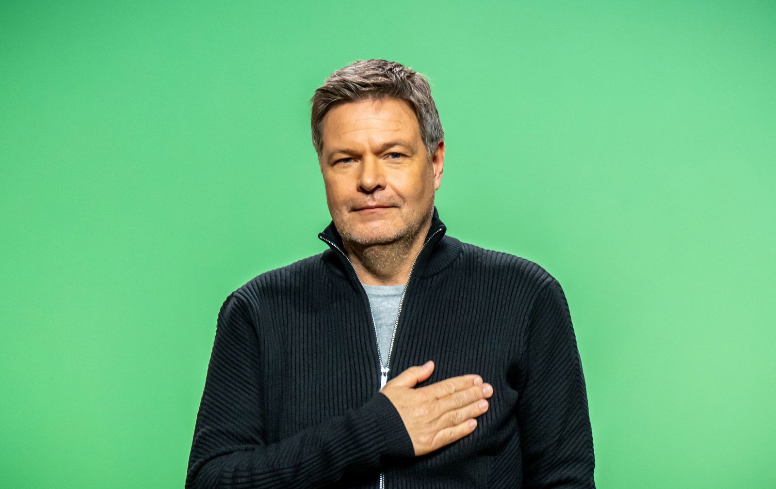 Die Grünen haben Robert Habeck im November zu ihrem Kanzlerkandidaten gemacht. Bei ihrem Programmparteitag in Berlin gibt es - verglichen mit den frühen Jahren der Partei - wenige kontroverse Debatten.