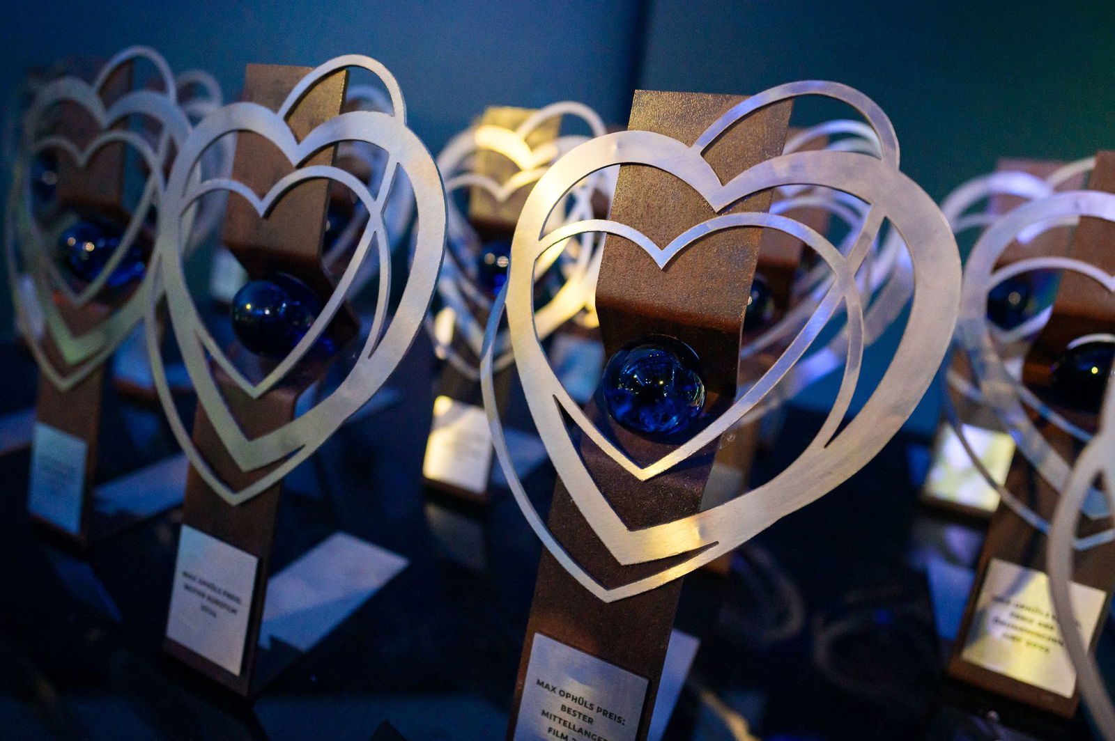 Die Trophäen stehen bereit: 57 Beiträge bewerben sich beim 46. Filmfestival Max Ophüls Preis um die begehrten Auszeichnungen und Preisgelder.