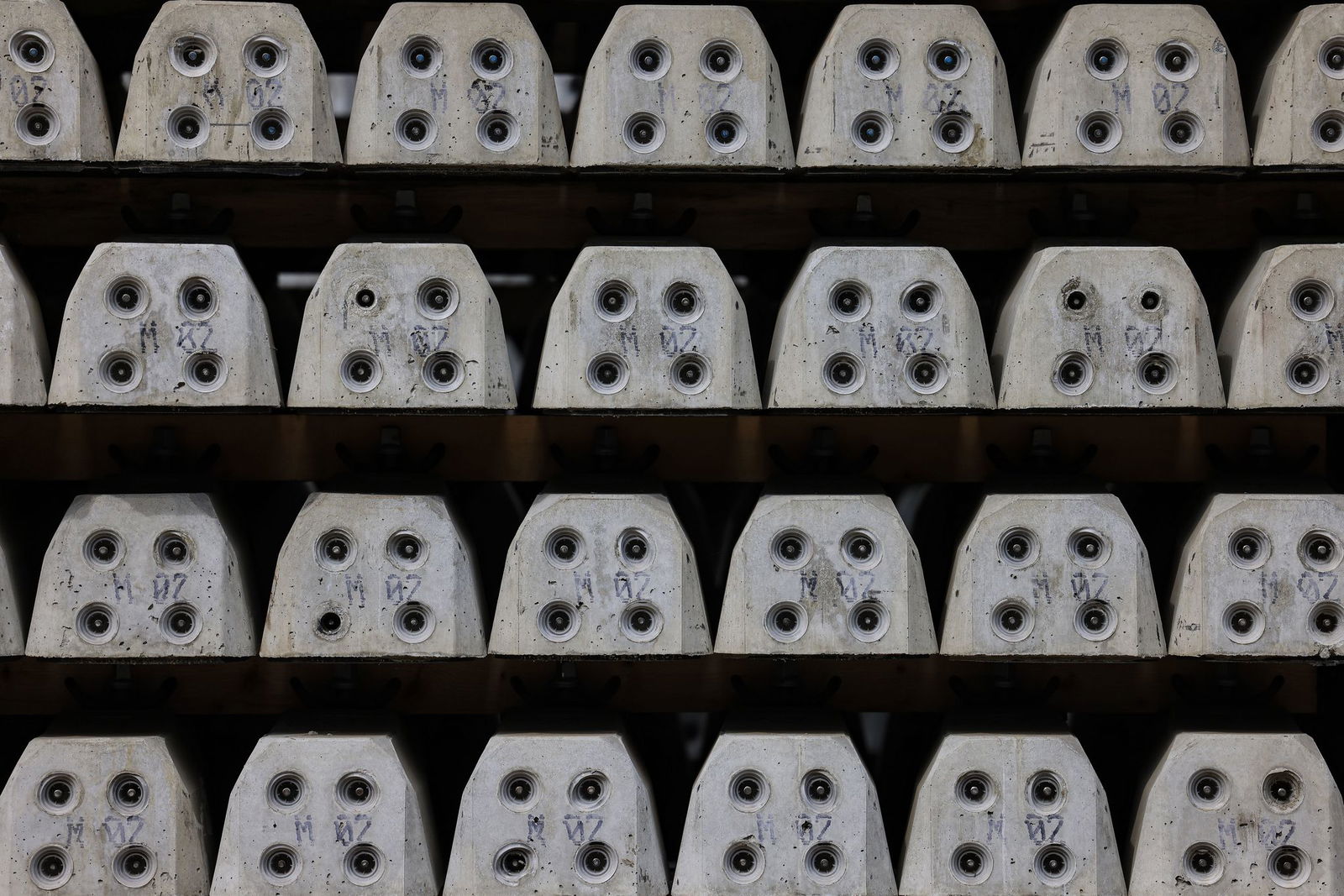 Die Bahnstrecke zwischen Köln und Trier soll elektrifiziert werden. Ab Euskirchen fahren daher fast ein halbes Jahr lang keine statt Züge, sondern Busse in die Eifel.