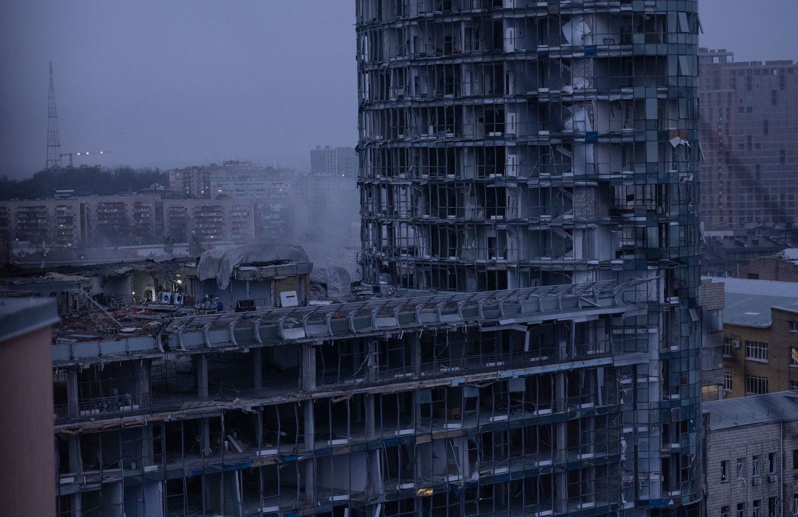 Ein russischer Raketenangriff hat Teile des Zentrums der ukrainischen Hauptstadt Kiew verwüstet.