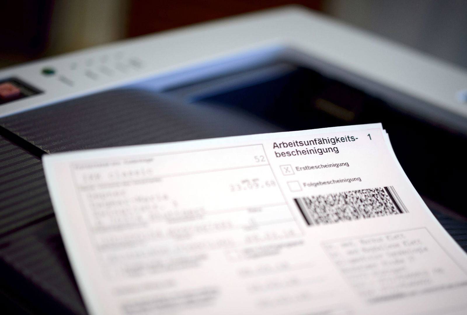  Die Wiedereinführung eines Karenztages würde vor allem Druck auf Beschäftigte ausüben, mahnt der Unternehmerverband. (Archivbild)