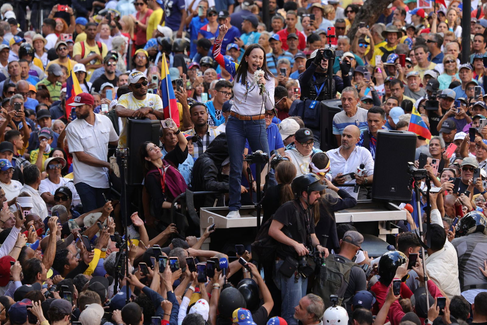 Venezuelas Oppositionsführerin María Corina Machado ist bei ihrem ersten öffentlichen Auftritt seit Monaten nach Angaben der Opposition gewaltsam entführt und später wieder freigekommen.