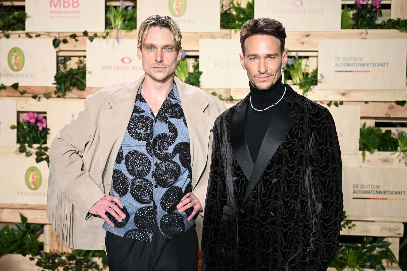 Schauspieler Daniel Sträßer (l.) und Vladimir Burlakov (r.) ermitteln als «Tatort»-Kommissare Seite an Seite in Saarbrücken. (Archivbild)