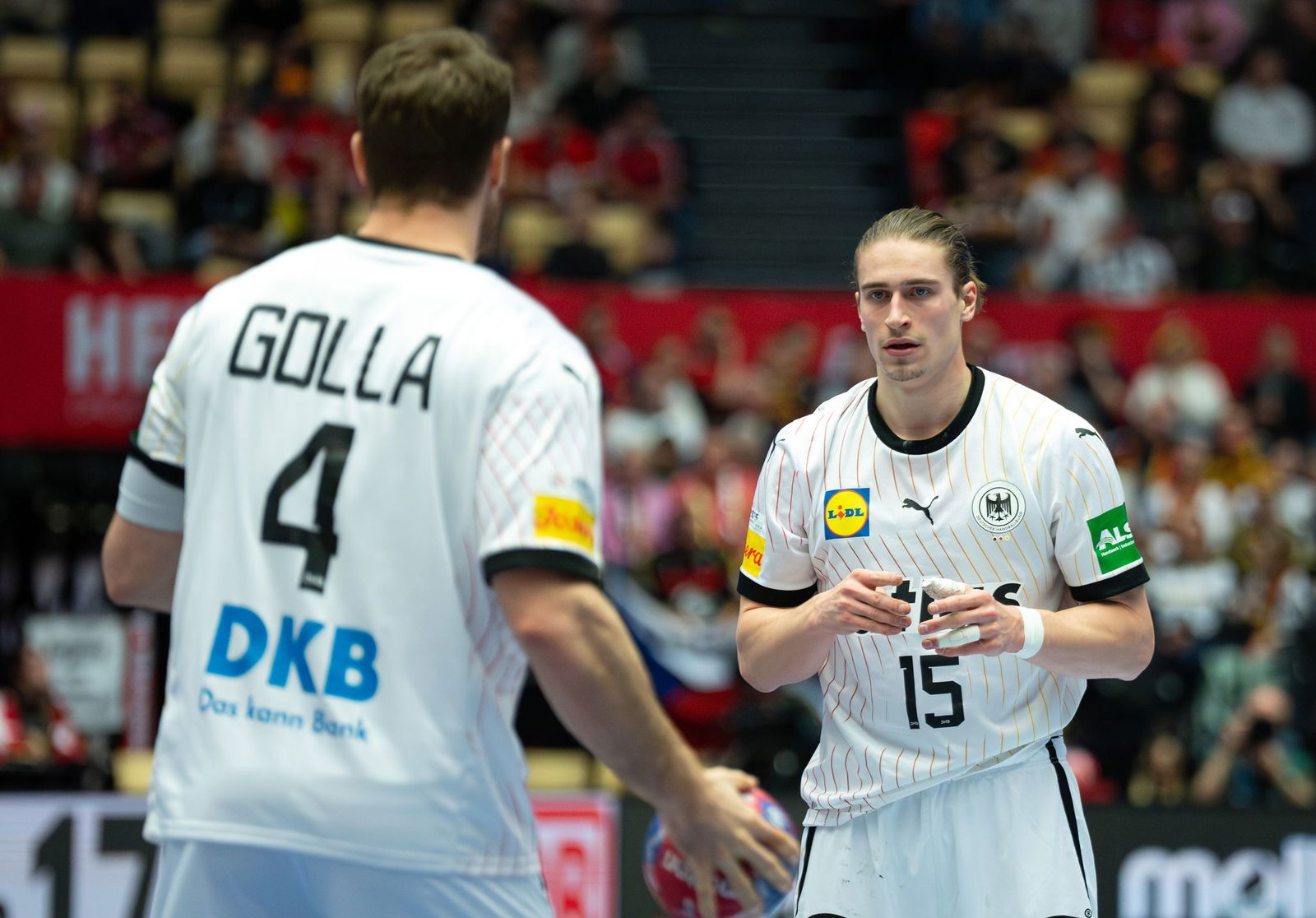 Juri Knorr (r.) freut sich auf die riesige dänische Kulisse. 