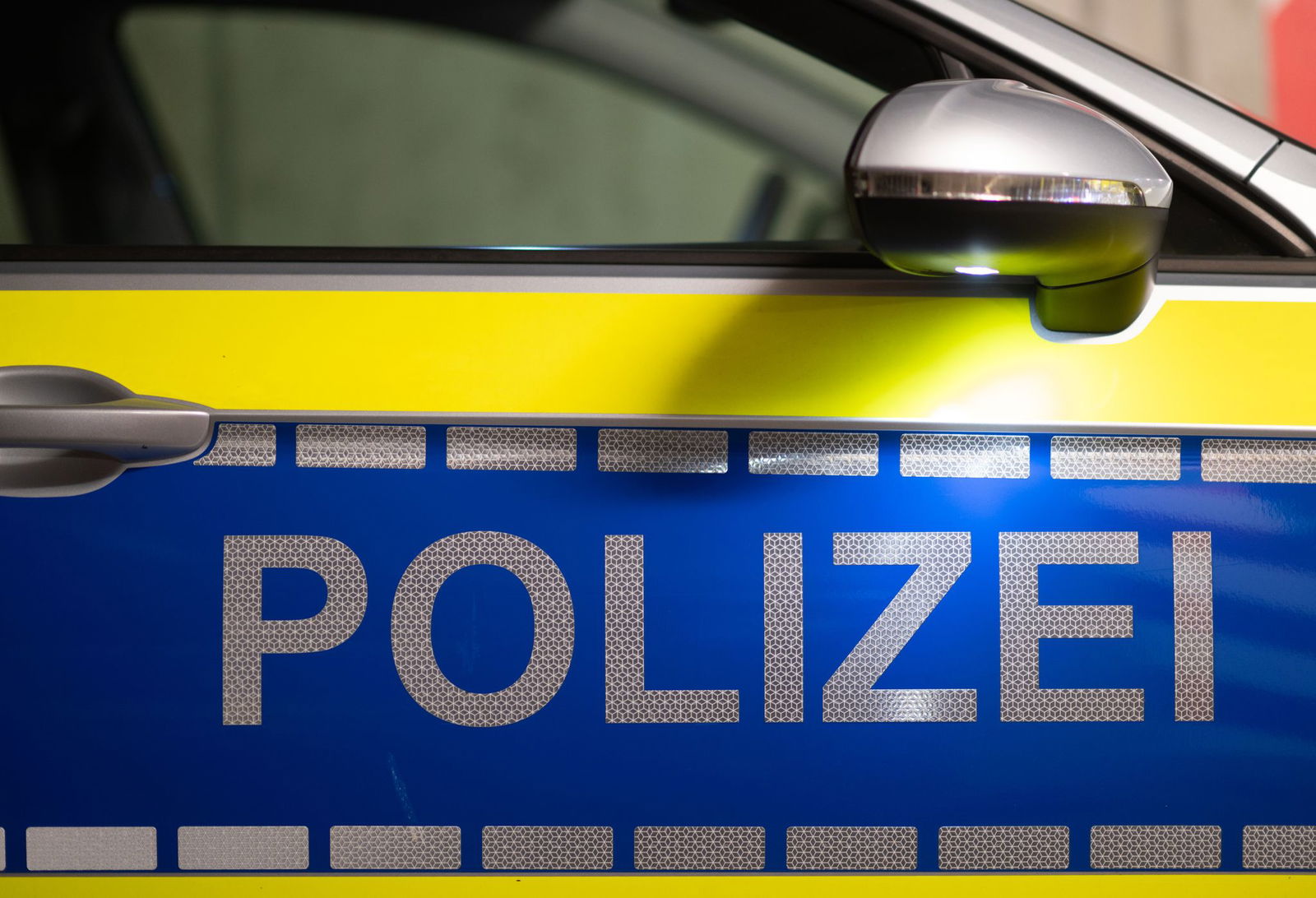 Die Polizei sucht nach Zeugen, die den Tatverdächtigen beobachtet haben. (Symbolbild)