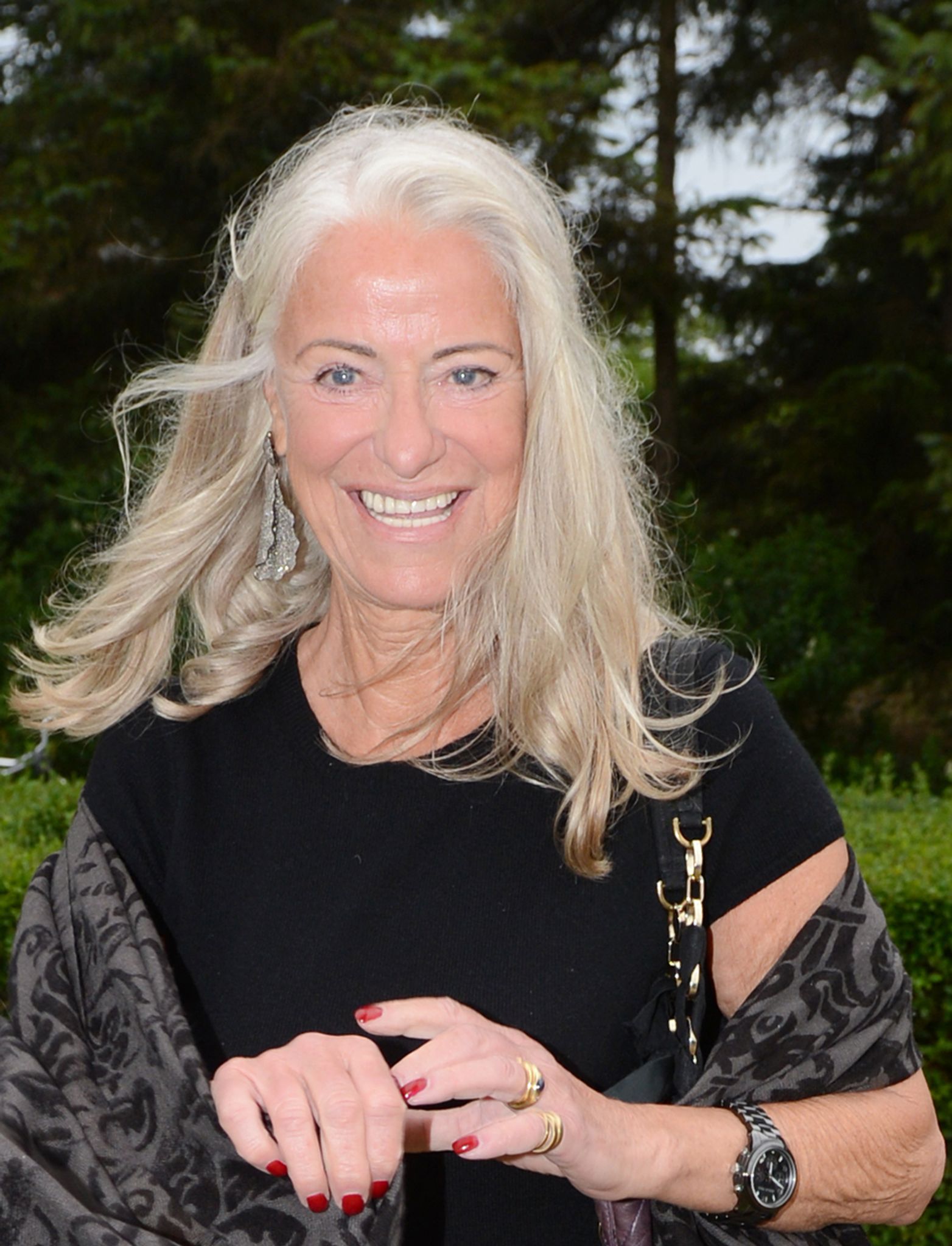 Die Frau mit klaren Gesichtszügen und der markanten hellen Haarmähne: Iris von Arnim wird 80. (Archivbild)