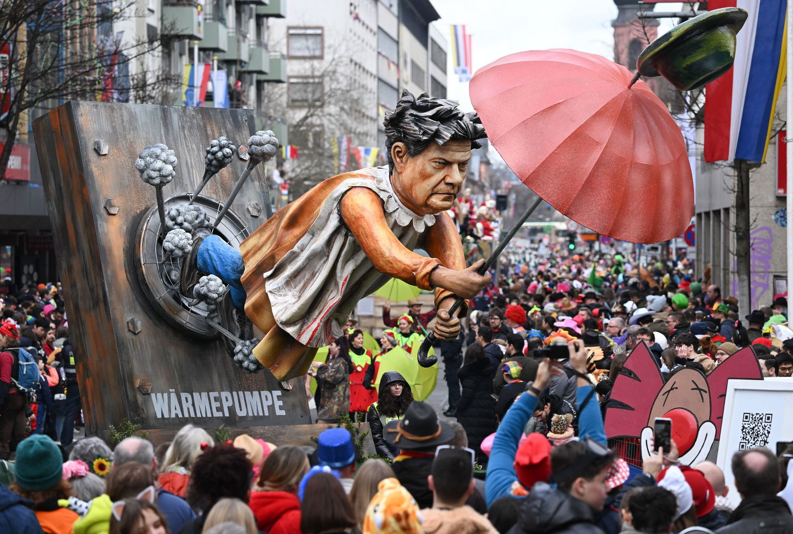 In seiner letzten Kampagne 2024 nahm Wagenbauer Dieter Wenger auch die Politik von Robert Habeck (Grüne) aufs Korn. (Archivbild)