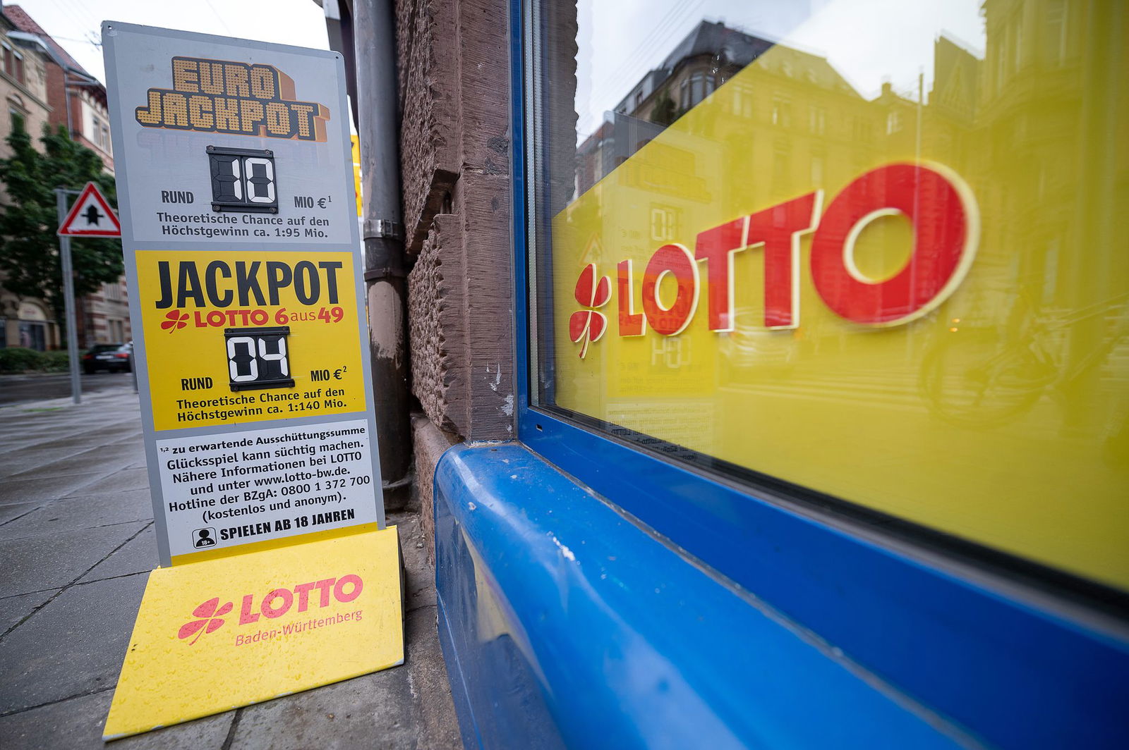 Prall gefüllte Jackpots haben die Umsätze der Lotterie Eurojackpot angetrieben. (Archivbild)