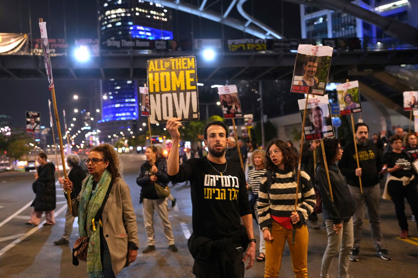 Angehörige von Geiseln in Tel Aviv demonstrieren seit Monaten für deren Freilassung. 