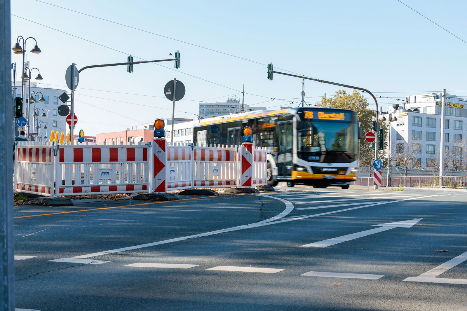 Die Binger Straße in Mainz mit Blick auf die Alicenbrücke: Hier wird 2025 gebaut. (Archivbild)
