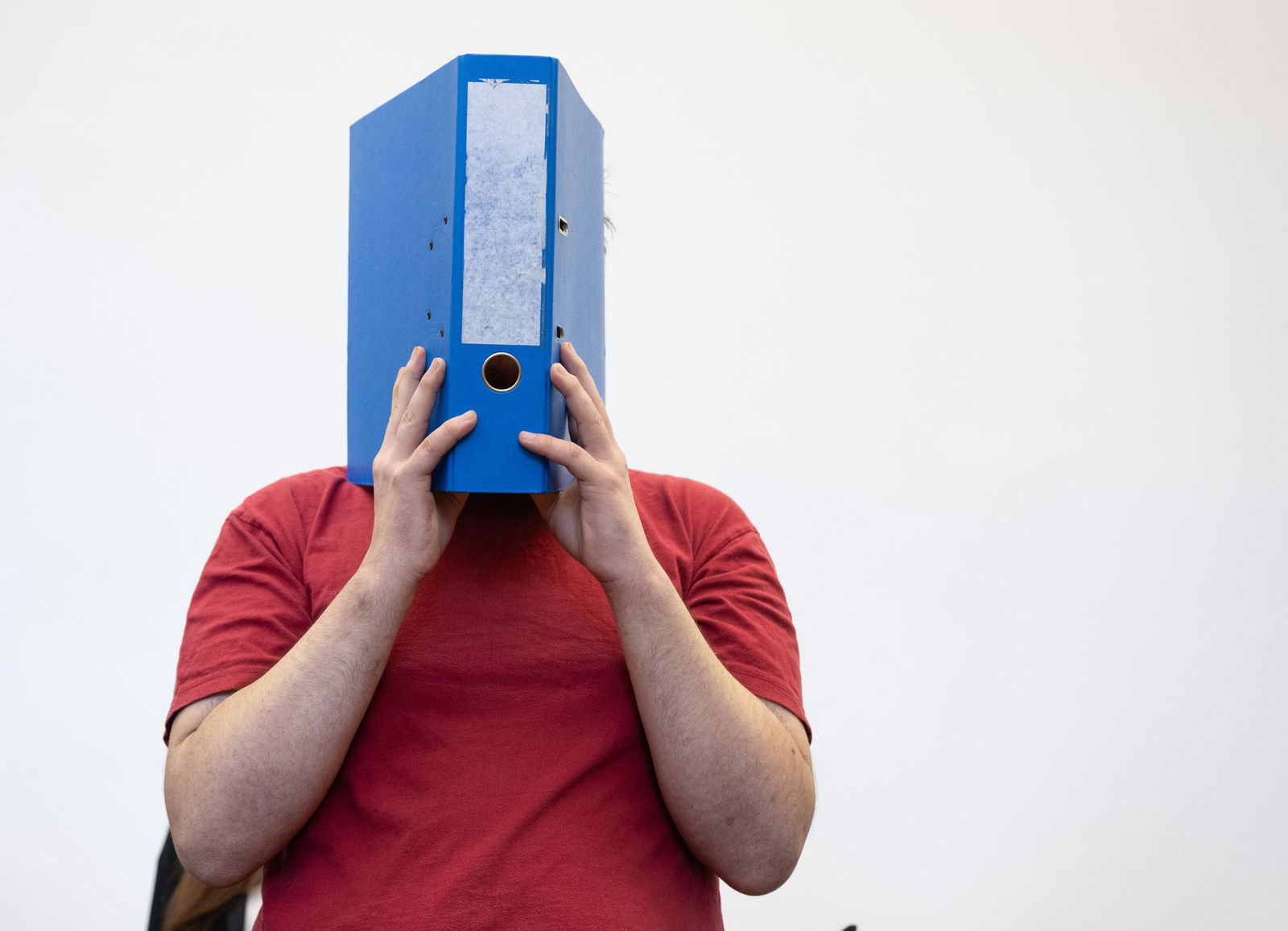 Der Mörder der 14-jährigen Ayleen aus Baden-Württemberg muss erneut vor Gericht: Im Kern geht es um die Frage, ob erneut Sicherungsverwahrung gegen ihn angeordnet wird. (Archivbild)