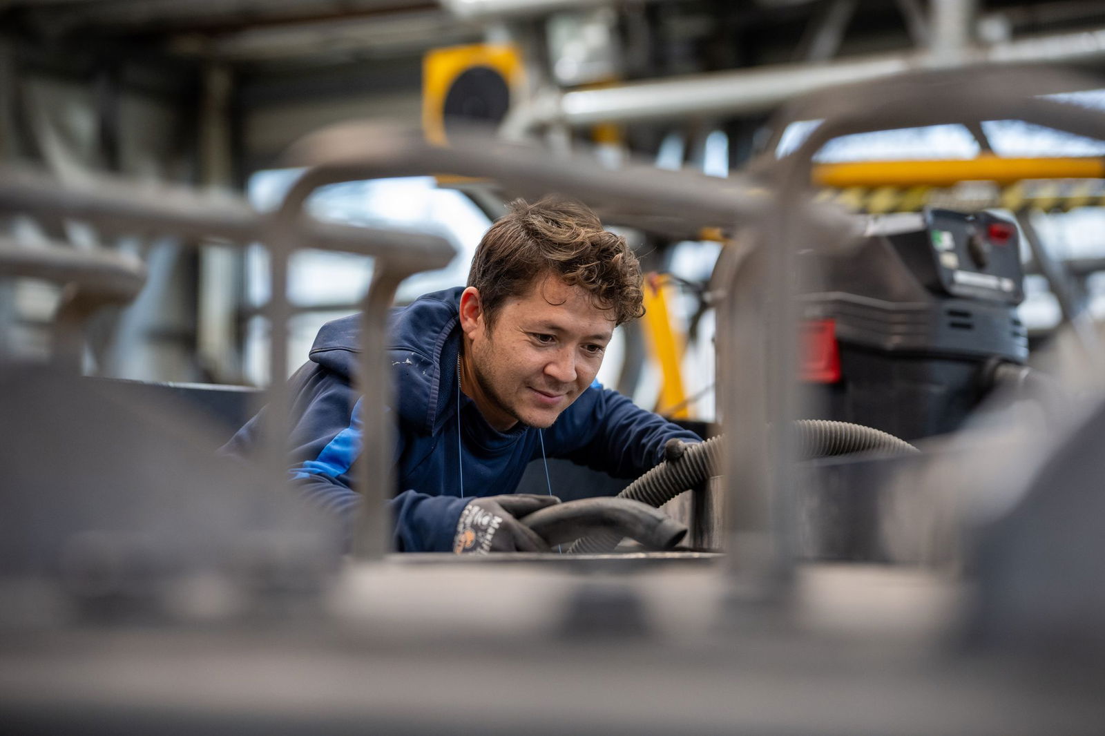 Zur Vorbereitung des neuen Tors wurde viel geschweißt, geschraubt und gehämmert.