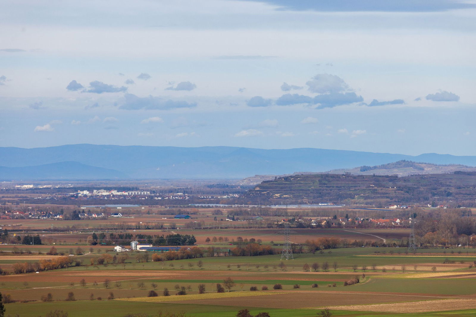 Im Süden des Landes wie hier im Rheintal zeigte sich am Samstag die Sonne, doch das Wetter bleibt unbeständig und wechselhaft. 