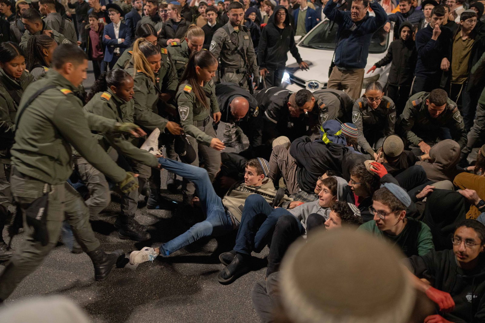 Ultra-Rechte protestierten in Jerusalem mit Sitzblockaden gegen das Waffenruhe-Abkommen.
