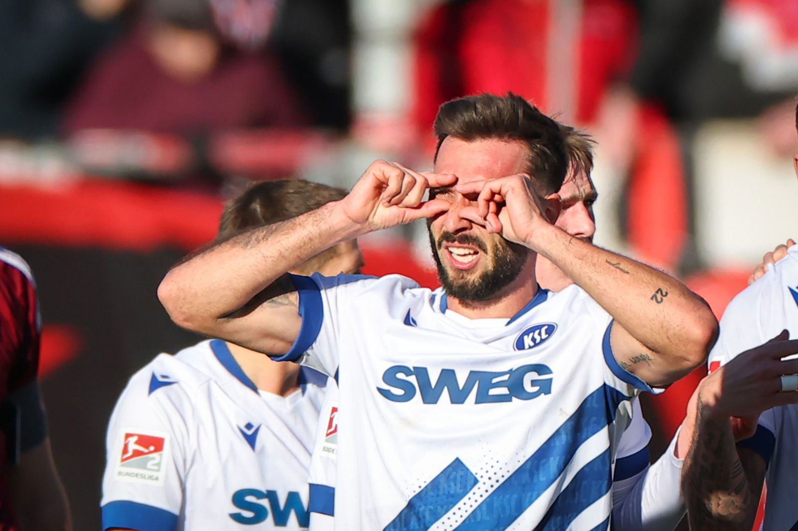 Habt ihr das gesehen? Der einstige FCN-Held Fabian Schleusener beim Jubel nach seinem Treffer.