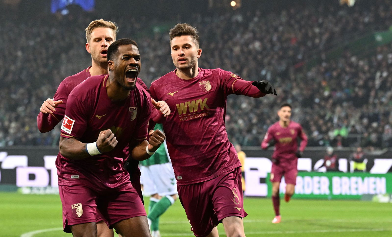 Samuel Essende brachte Augsburg in Bremen früh in Führung.