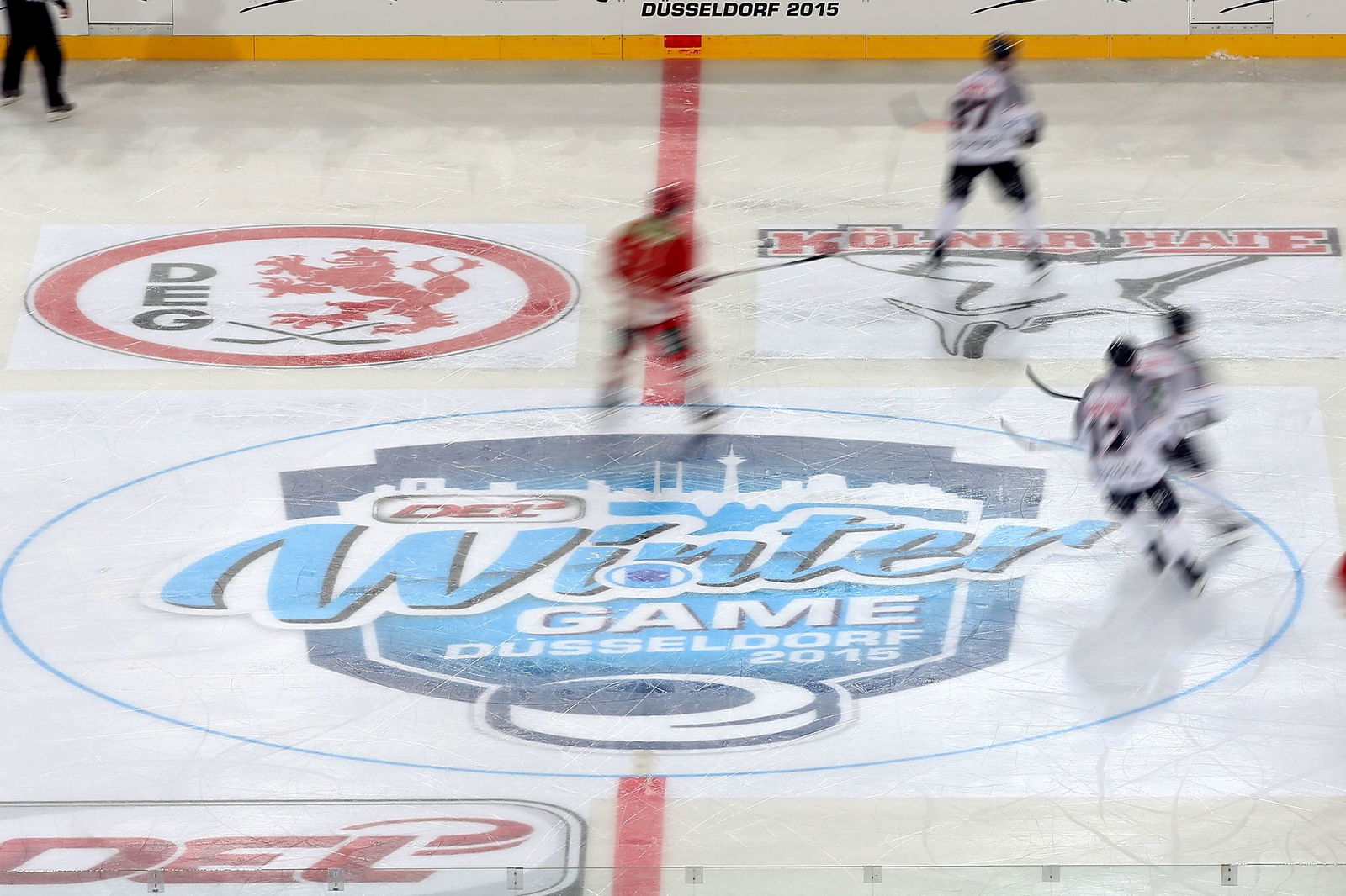 Vor zehn Jahren trafen die Düsseldorfer EG und die Kölner Haie zum Freiluftevent aufeinander.