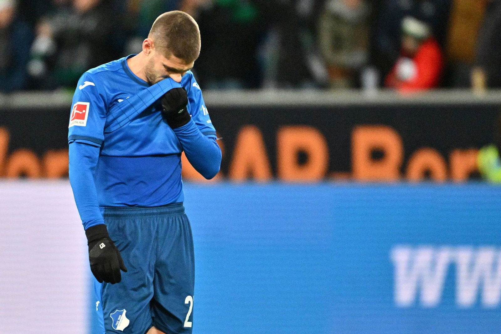 Stürmer Andrej Kramaric ist bedient.