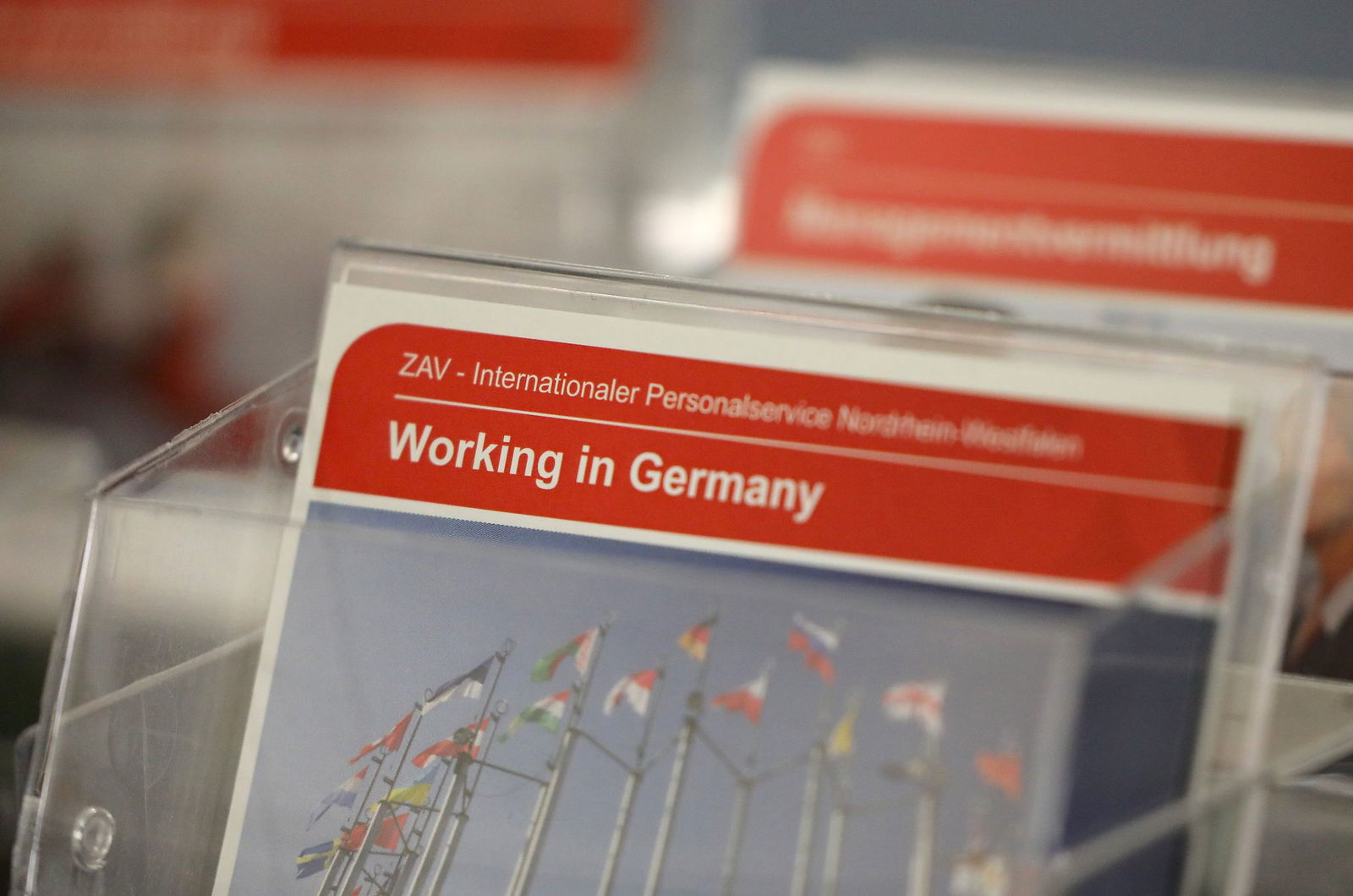 Unternehmen in Rheinland-Pfalz brauchen dringend Fachkräfte und schauen bei der Suche auch ins Ausland. Damit das ein Erfolg wird, gibt es hierzulande Beratungsangebote (Archivbild). 