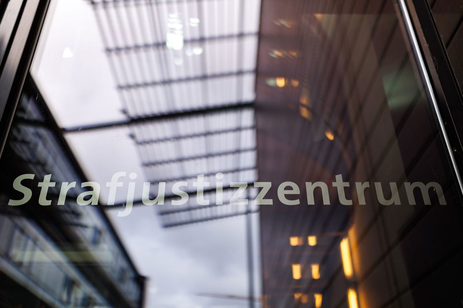 Drei Georgier standen wegen erpresserischen Menschenraubs vor dem Landgericht Würzburg. (Symbolbild)