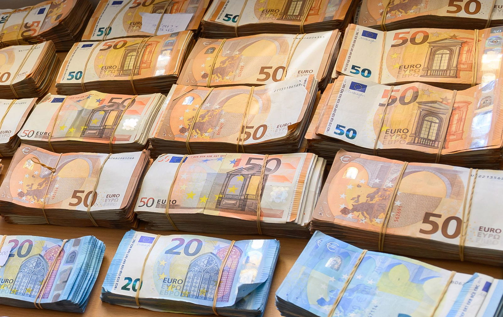 Großspenden füllen derzeit die Wahlkampfkassen von CDU und FDP.