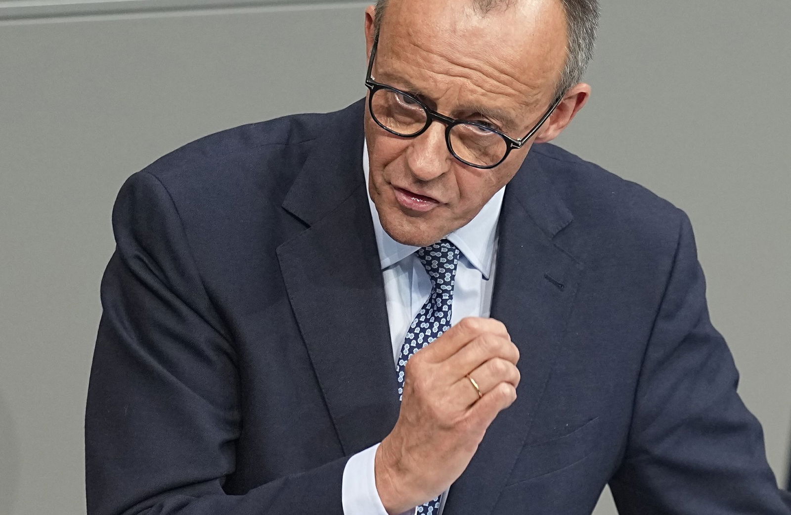 Merz will den Begriff Brandmauer für das falsche Wort. 