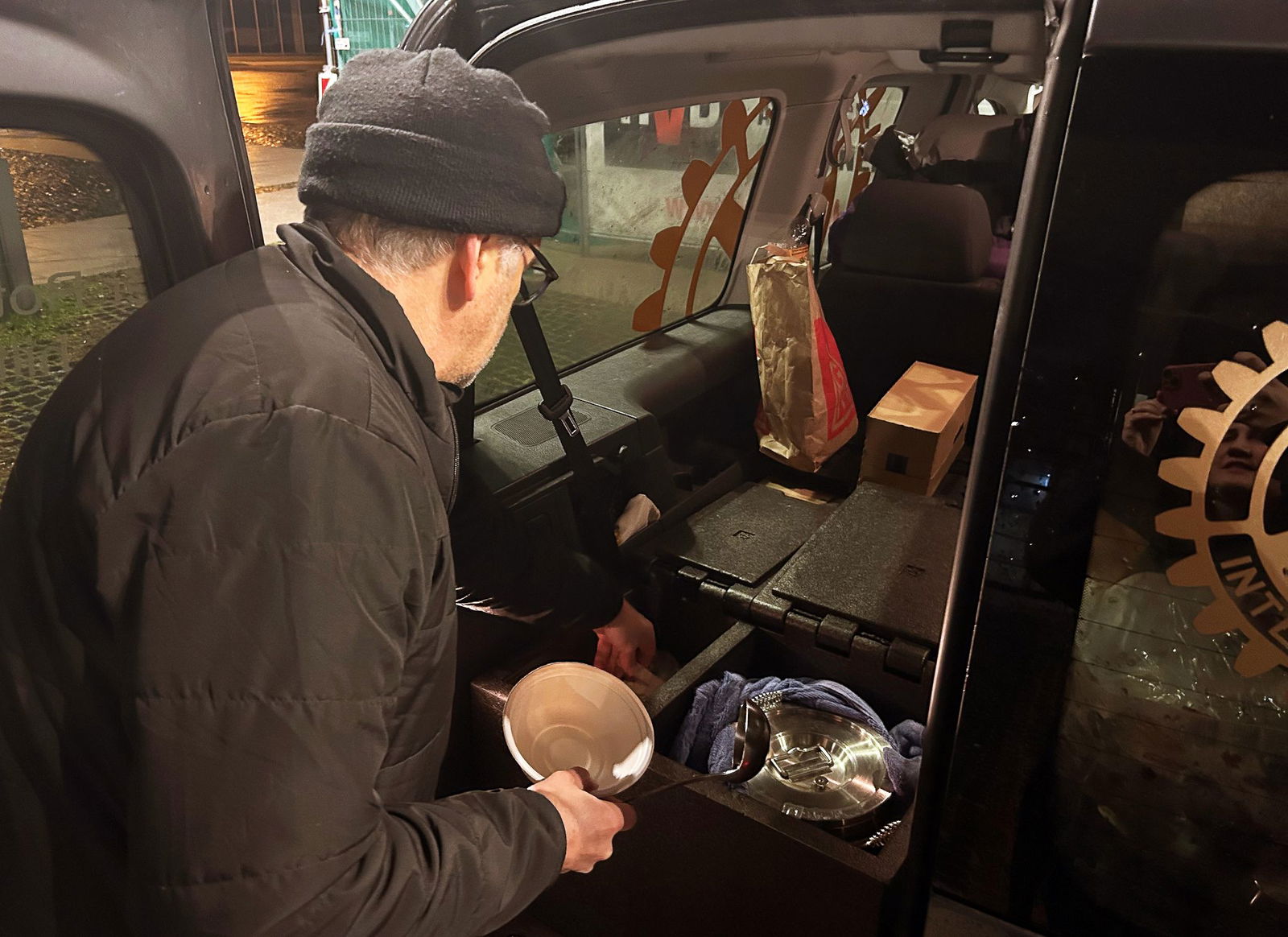 Ein planbares, warmes Essen: Das bedeutet für die obdachlose Sonja Sicherheit.