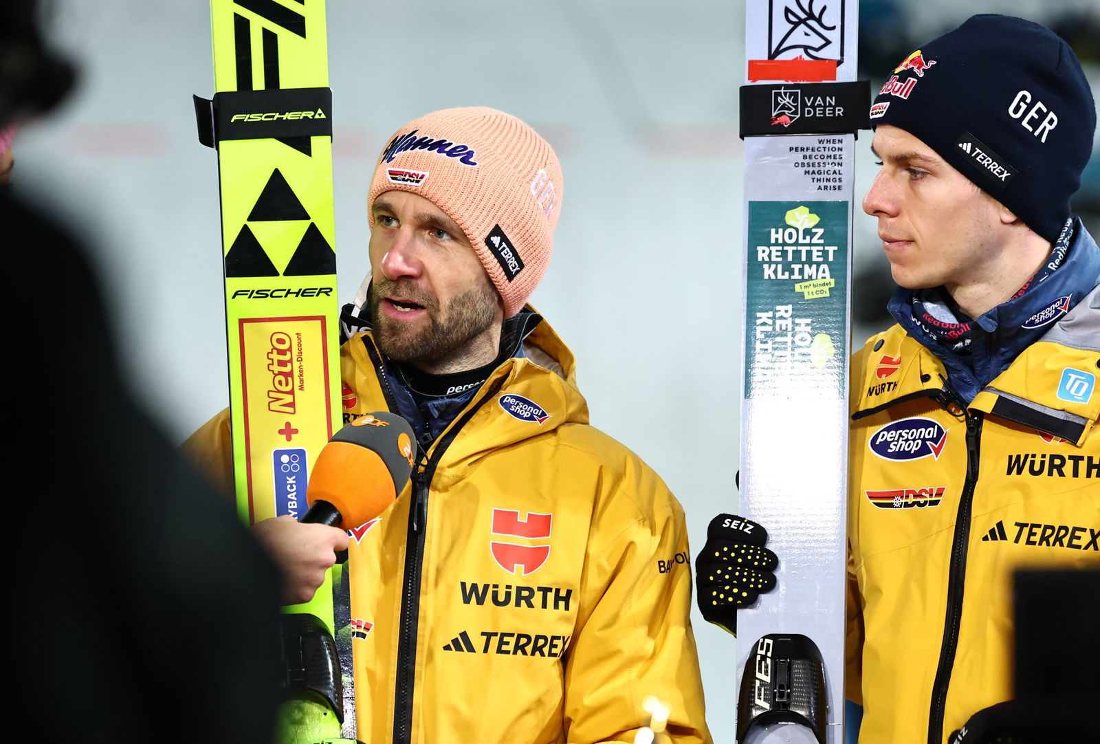 Der 34 Jahre alte Pius Paschke (l) und der 29 Jahre alte Andreas Wellinger sind derzeit die besten deutschen Springer.