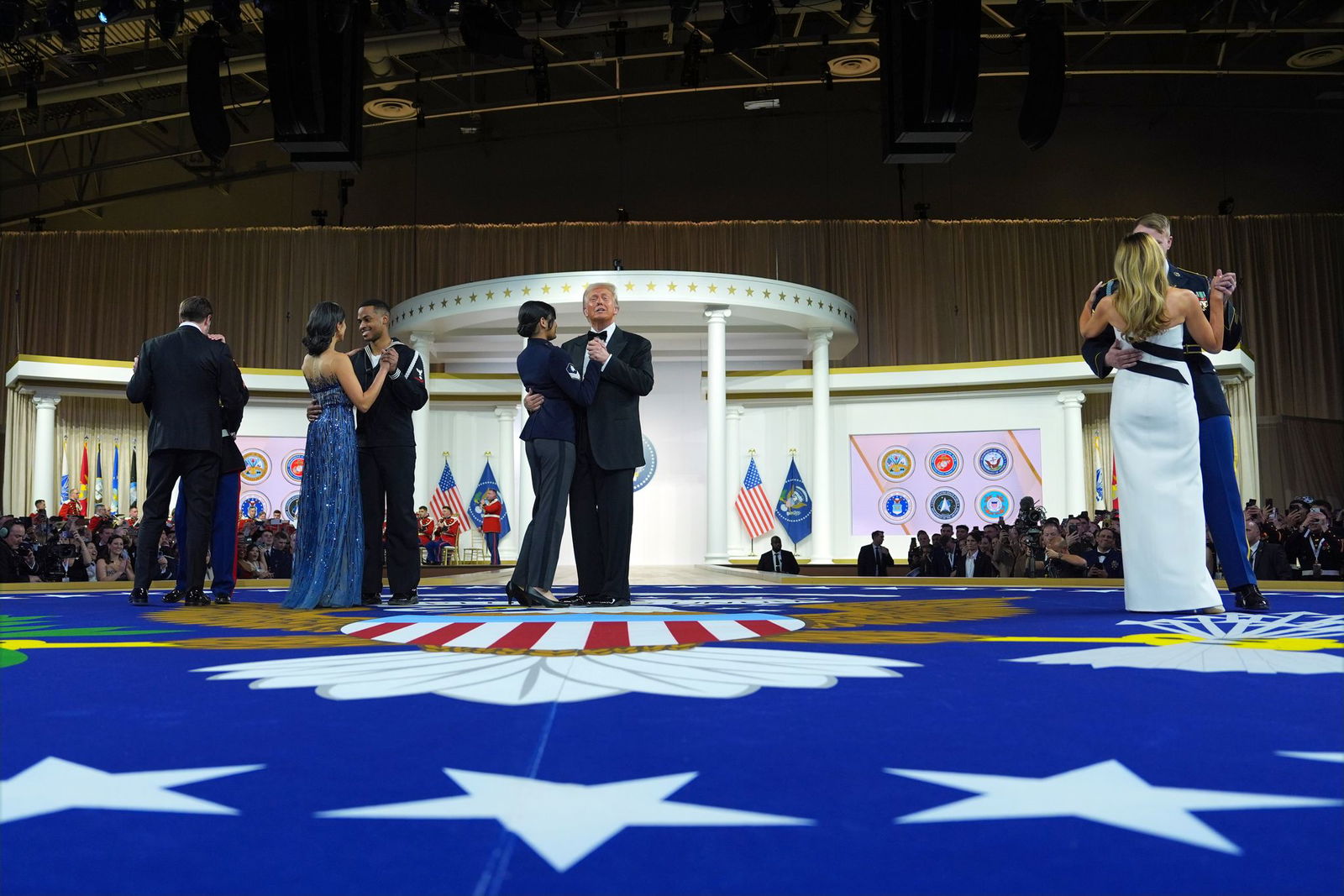 Sowohl Donald als auch Melania Trump waren zwischenzeitlich mit anderen Tanzpartnern unterwegs.