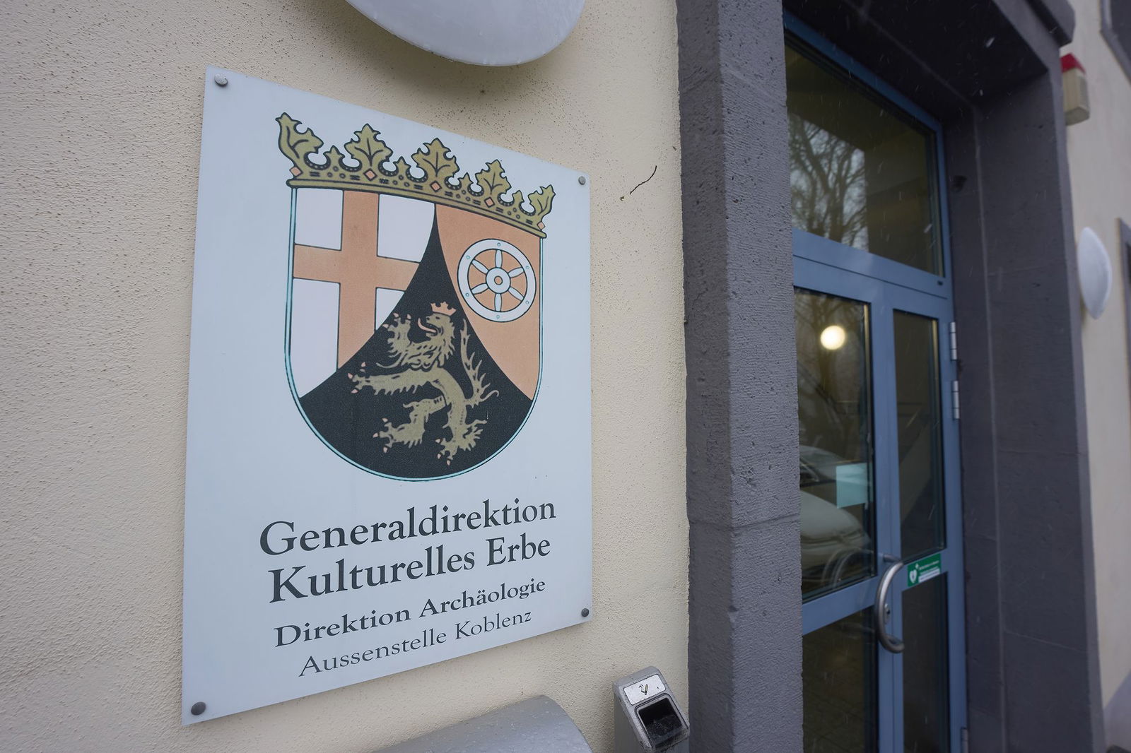 Im Fokus der Vorwürfe stehen möglicherweise rechtswidrige Verkäufe der Generaldirektion Kulturelles Erbe (GDKE) an die Liebenstein-Gesellschaft. 
