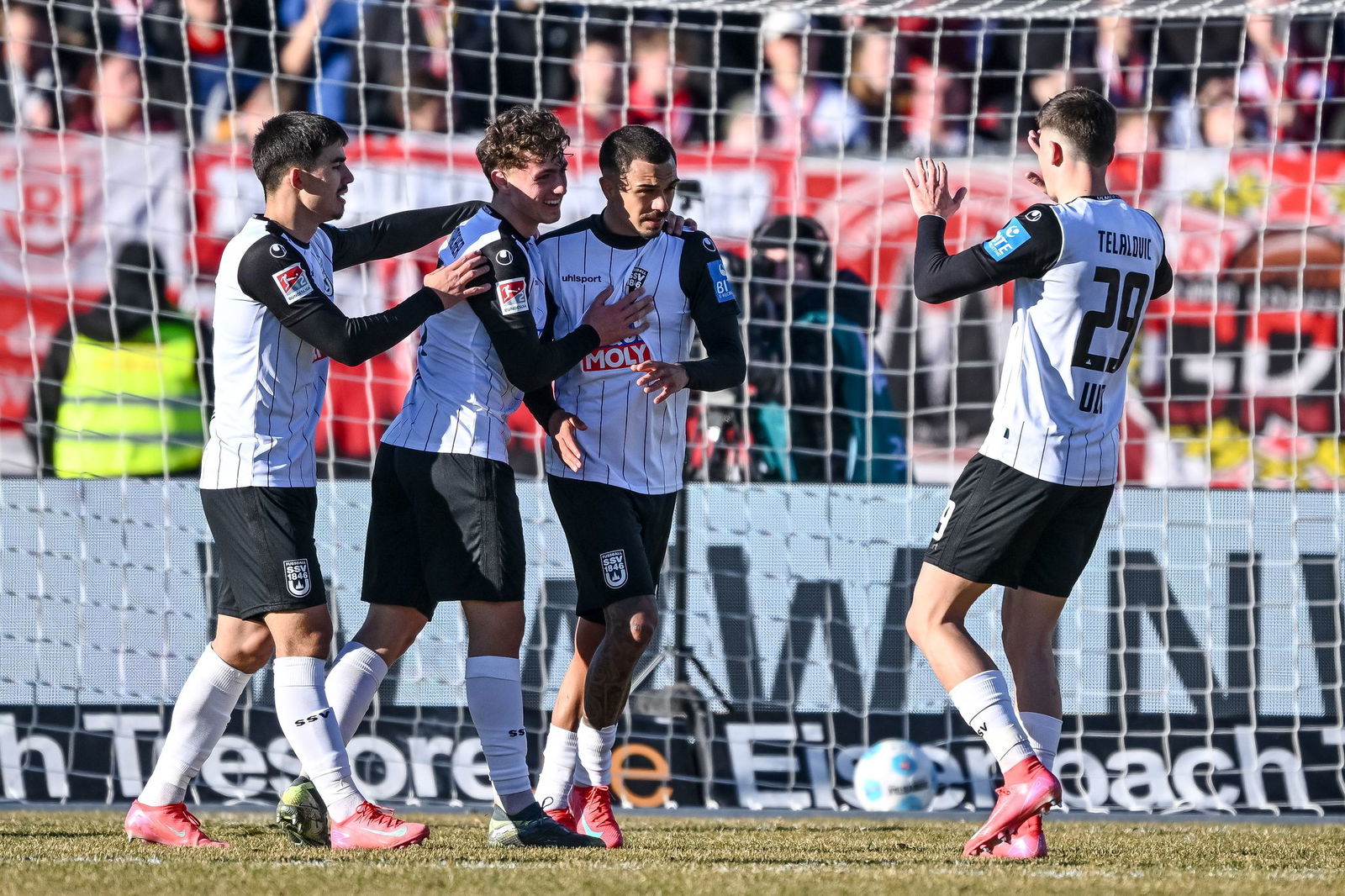 Ulm feiert: Der SSV beendete eine Serie von elf Spielen ohne Sieg.